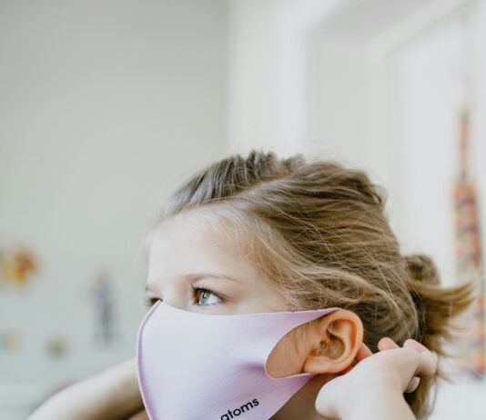 꽃가루 알레르기 주의보! 증상 완화하는 생활 습관