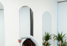 폭염에도 땀은 빼고 안전하게…실내 필라테스로 지구력·유연성 지키는 법