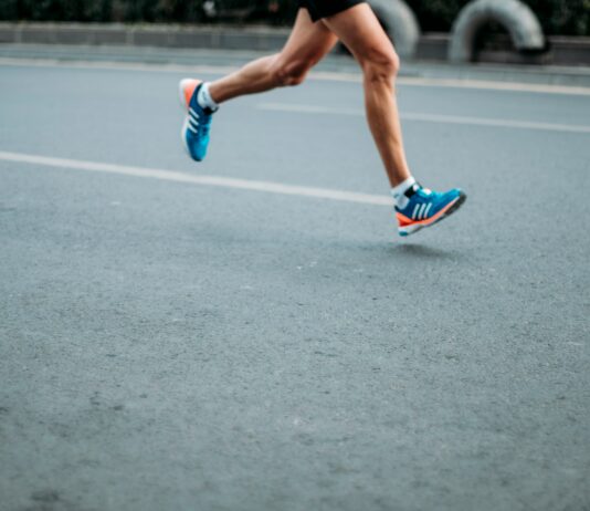 가을 마라톤 시즌 개막… 부상 예방 위한 필수 스트레칭 5가지