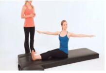 몸의 중심을 바로 세우는 ‘스파인 트위스트(Spine Twist)’로 겨울의 긴장을 푼다