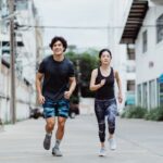 선선해졌다고 운동 시작했다가 다친다… 가을철 운동 부상 예방법