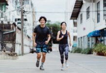 선선해졌다고 운동 시작했다가 다친다… 가을철 운동 부상 예방법